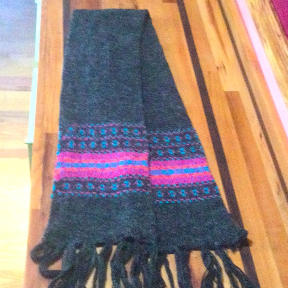 The Bay 75/25% Acrylic/Nylon Double layered scarf, 7 x 32 in.  Excellent Shape.